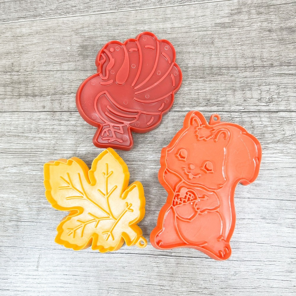 Vintage Hallmark Cookie Cutter Set, Fall Leaf Cutters and Squirrel Cutter